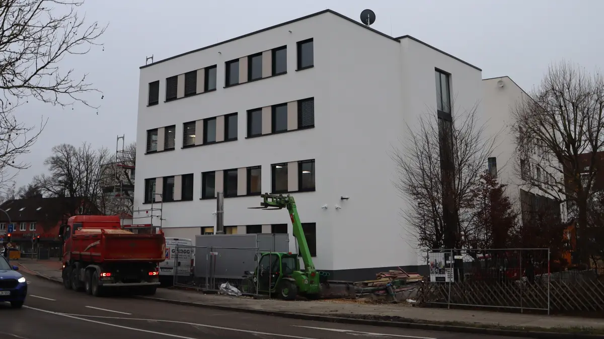 Die Polizei ist jetzt an der Kemptener Straße gut zu sehen.