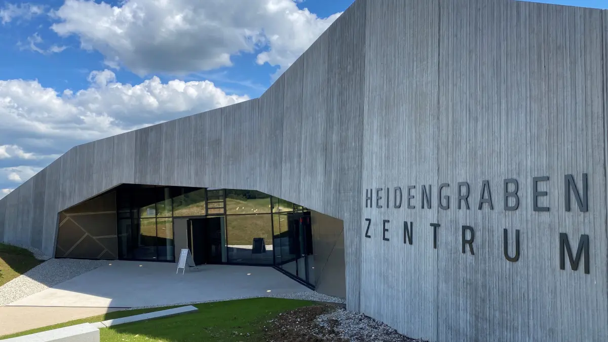 Auch das Heidengrabenzentrum zählt zu den kulturellen Highlights, die in der Online-Sammlung des Biosphärengebiets zu sehen sind.