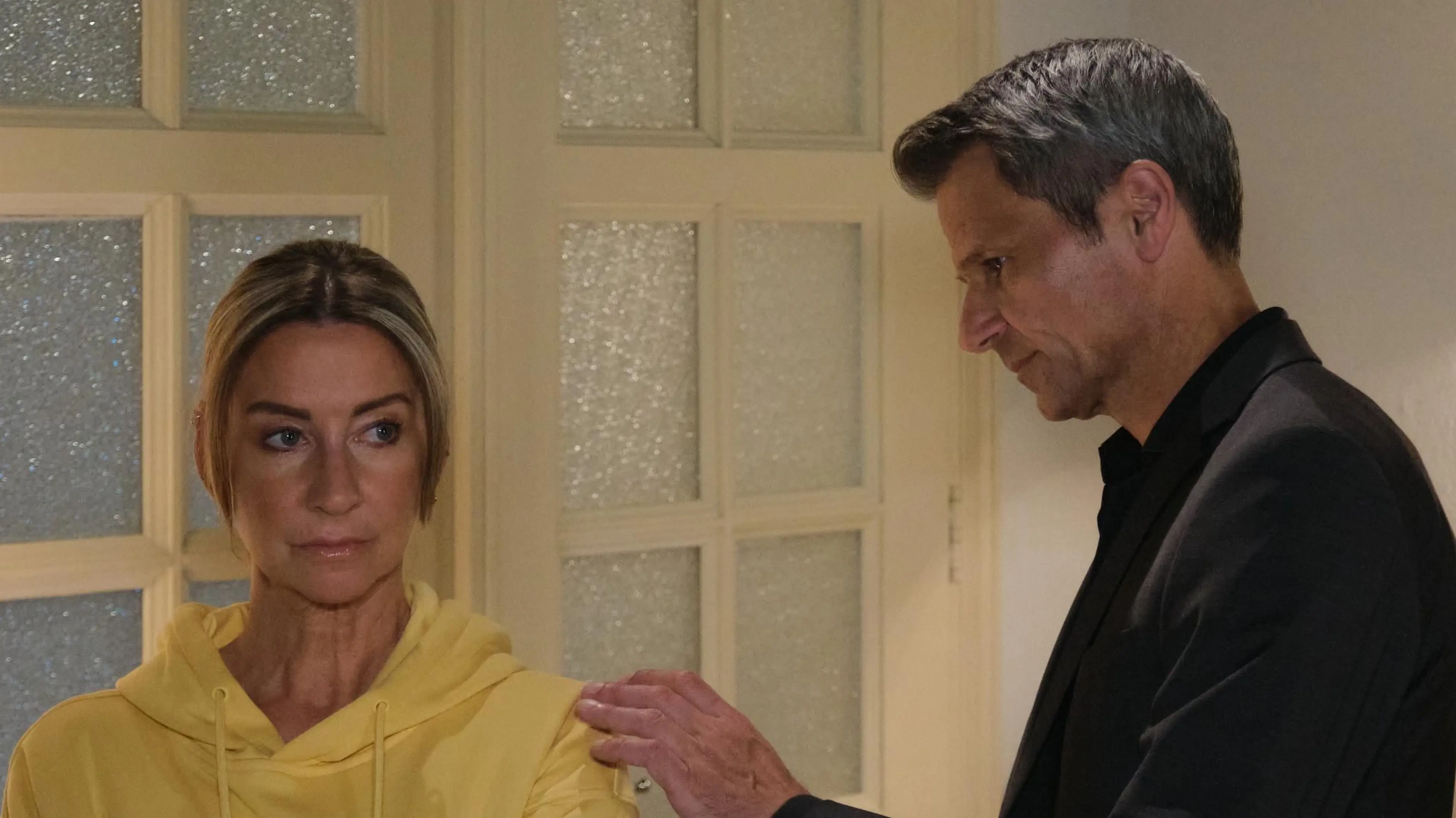 Ute (Isabell Hertel) setzt Benedikt (Jens Hajek) eine klare Grenze.