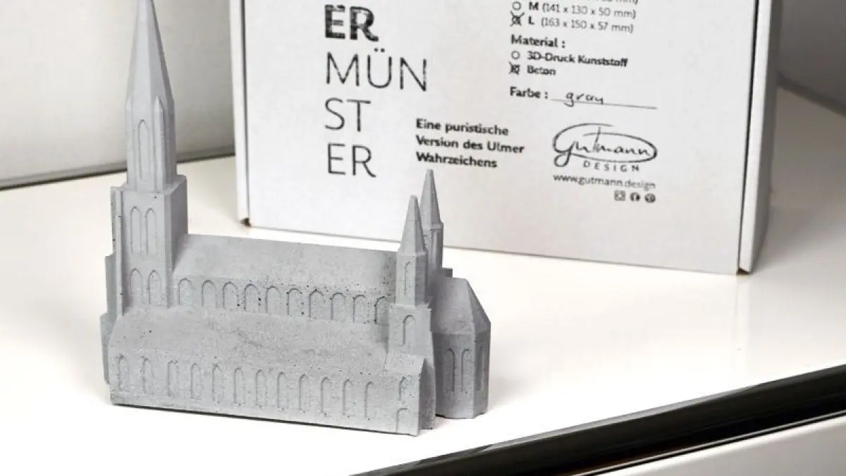 Das Beton-Münster kommt im handgestempelten Karton zu den Käufern.