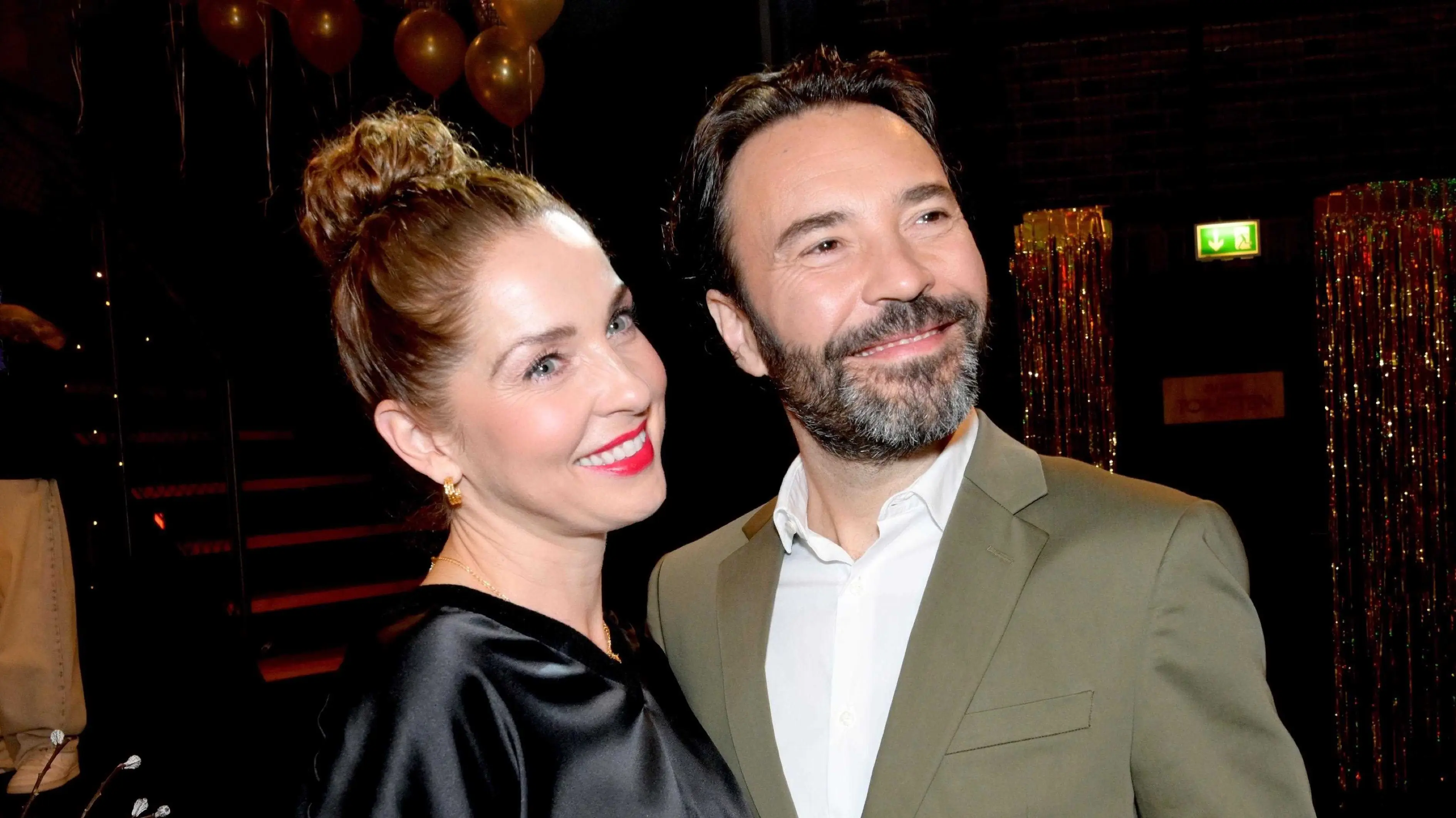 Nina (Maria Wedig) hat den Unternehmer Pedro Navarro (Alberto Ruano) geheiratet.