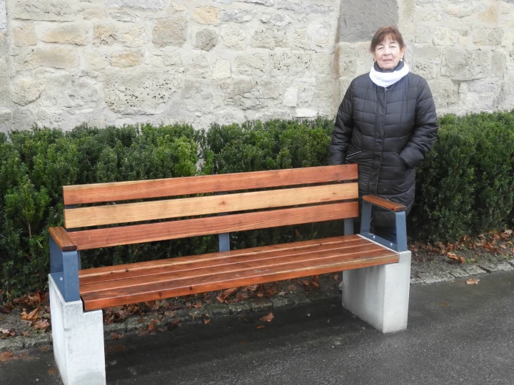 Heide Hellstern hält den Friedhof würdevoll und sauber