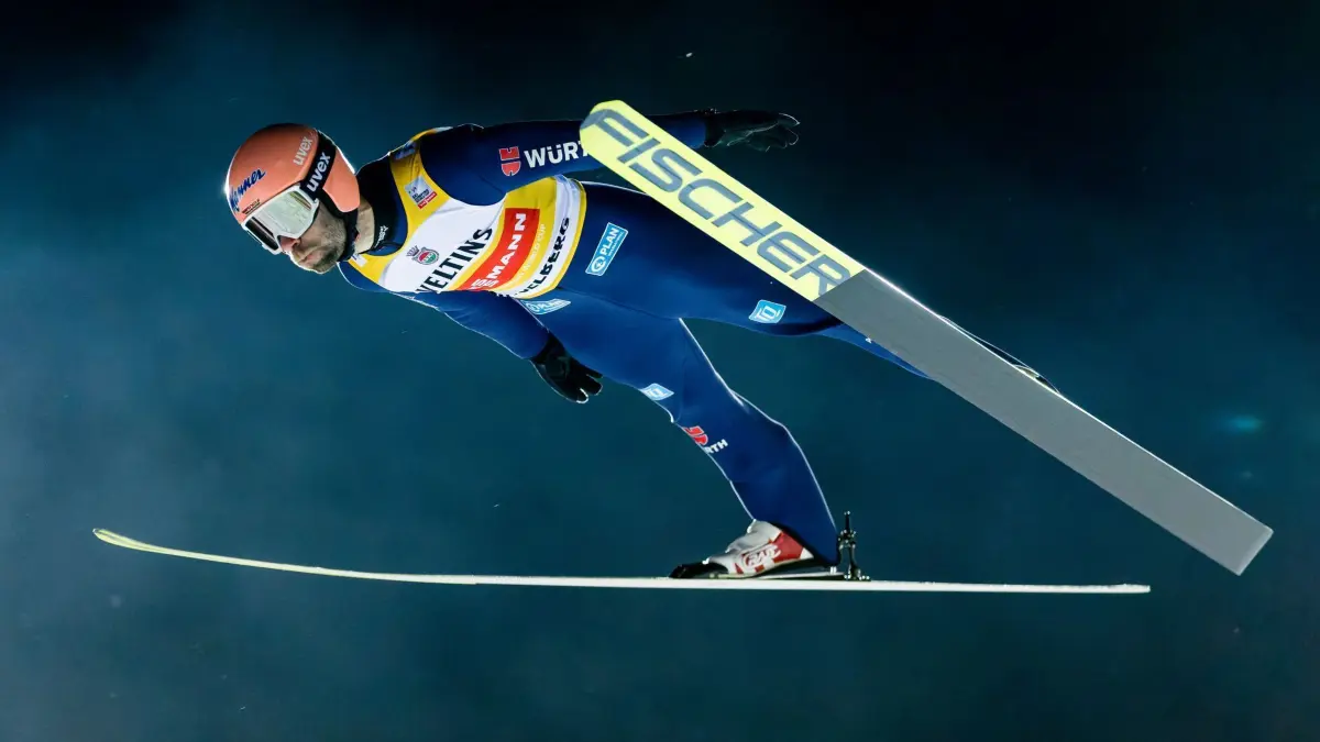 Vor Ski nordisch/Skispringen: Weltcup in Engelberg: 20.12.2024, Schweiz, Engelberg: Pius Paschke aus Deutschland in Aktion bei der Qualifikation des FIS Skisprung Weltcups der Herren auf der Gross-Titlis Schanze. Foto: Philipp Schmidli/KEYSTONE/dpa +++ dpa-Bildfunk +++