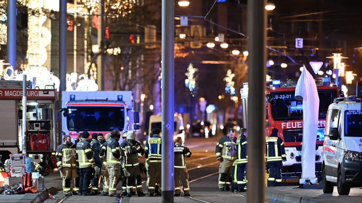 Auto fährt in Menschenmenge auf Magdeburger Weihnachtsmarkt