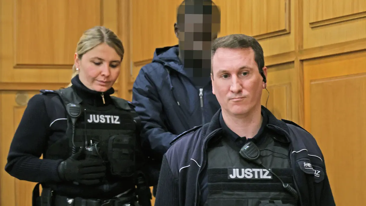 Landgericht Heilbronn - Urteil im Säuglingsprozess von Schwäbisch Hall - Vater hat zehn Monate altes Baby geschüttelt und erschlagen. Er bekommt 10 Jahre Haft