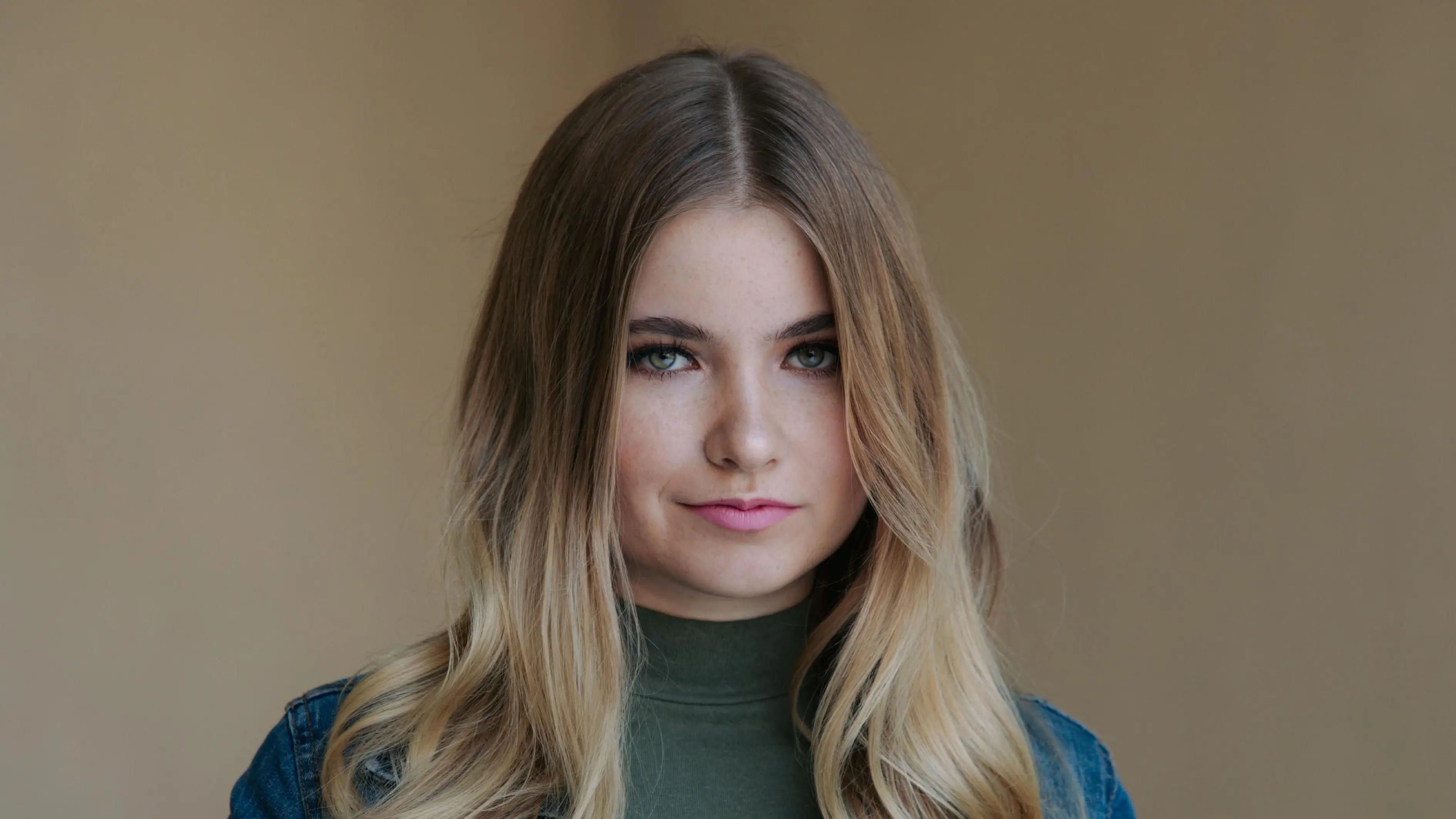 Johanna (Charlott Reschke) lebt derzeit in Japan und ist nicht gerade gut auf ihre Eltern zu sprechen.