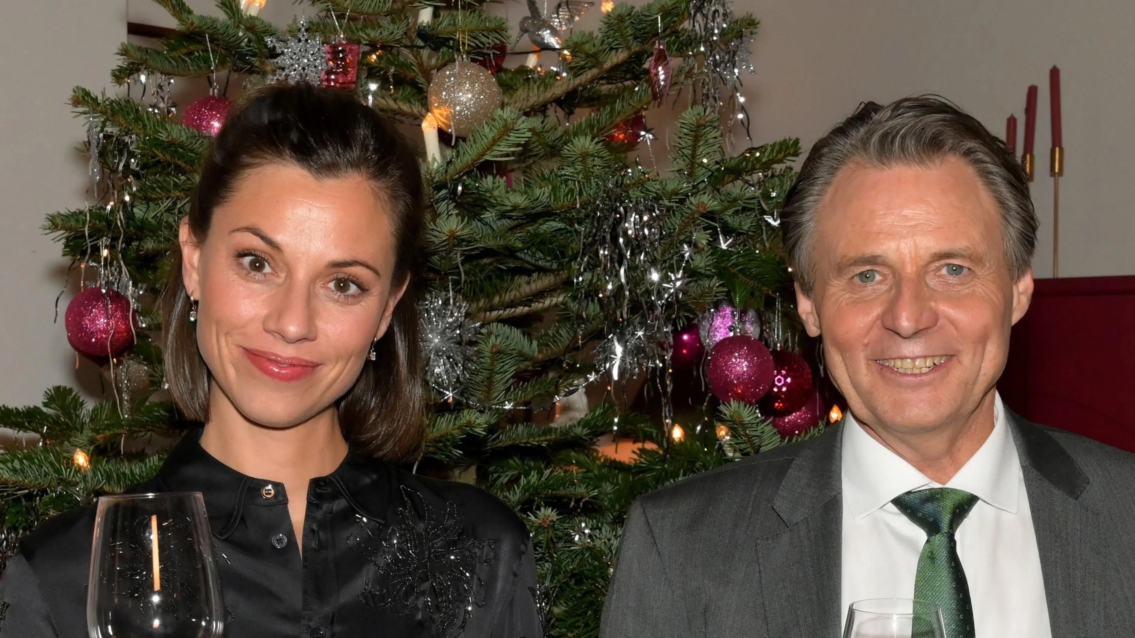 Matilda (Anna-Katharina Fecher) will die Bank ihres Vaters Jo Gerner (Wolfgang Bahro) erobern.