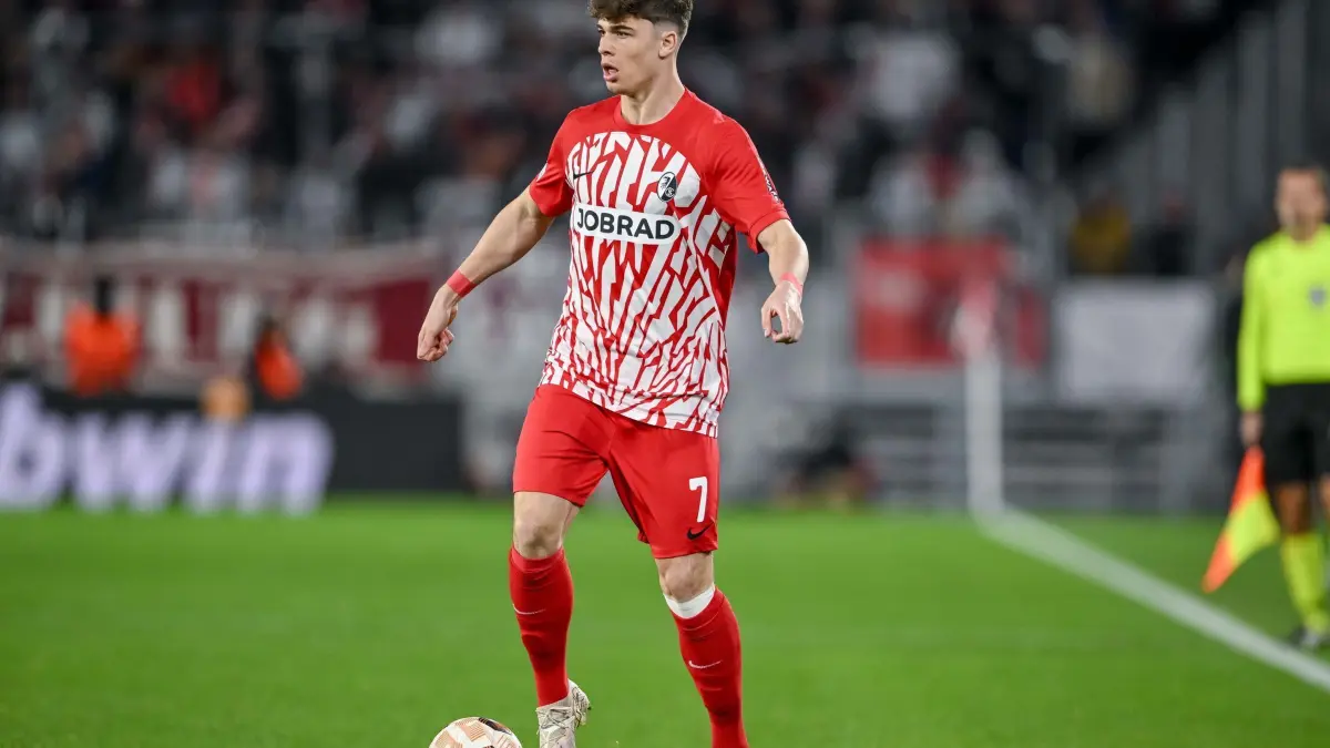 Noah Weißhaupt: ARCHIV - 22.02.2024, Baden-Württemberg, Freiburg im Breisgau: Fußball: Europa League, SC Freiburg - RC Lens, K.o.-Runde, Zwischenrunde, Rückspiele, Europa-Park Stadion. Freiburgs Noah Weißhaupt in Aktion. Weißhaupt steht vor einem Wechsel zum FC St. Pauli. (zu dpa: «Medien: FC St. Pauli leiht Freiburger Weißhaupt aus») Foto: Harry Langer/dpa +++ dpa-Bildfunk +++