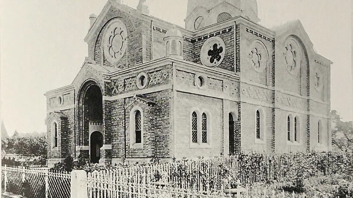 Stand im Zentrum jüdischen Lebens in unserem Raum: Die 1881 erbaute Göppinger Synagoge. 1938 wurde sie von Geislinger SA-Leuten angezündet und völlig zerstört.