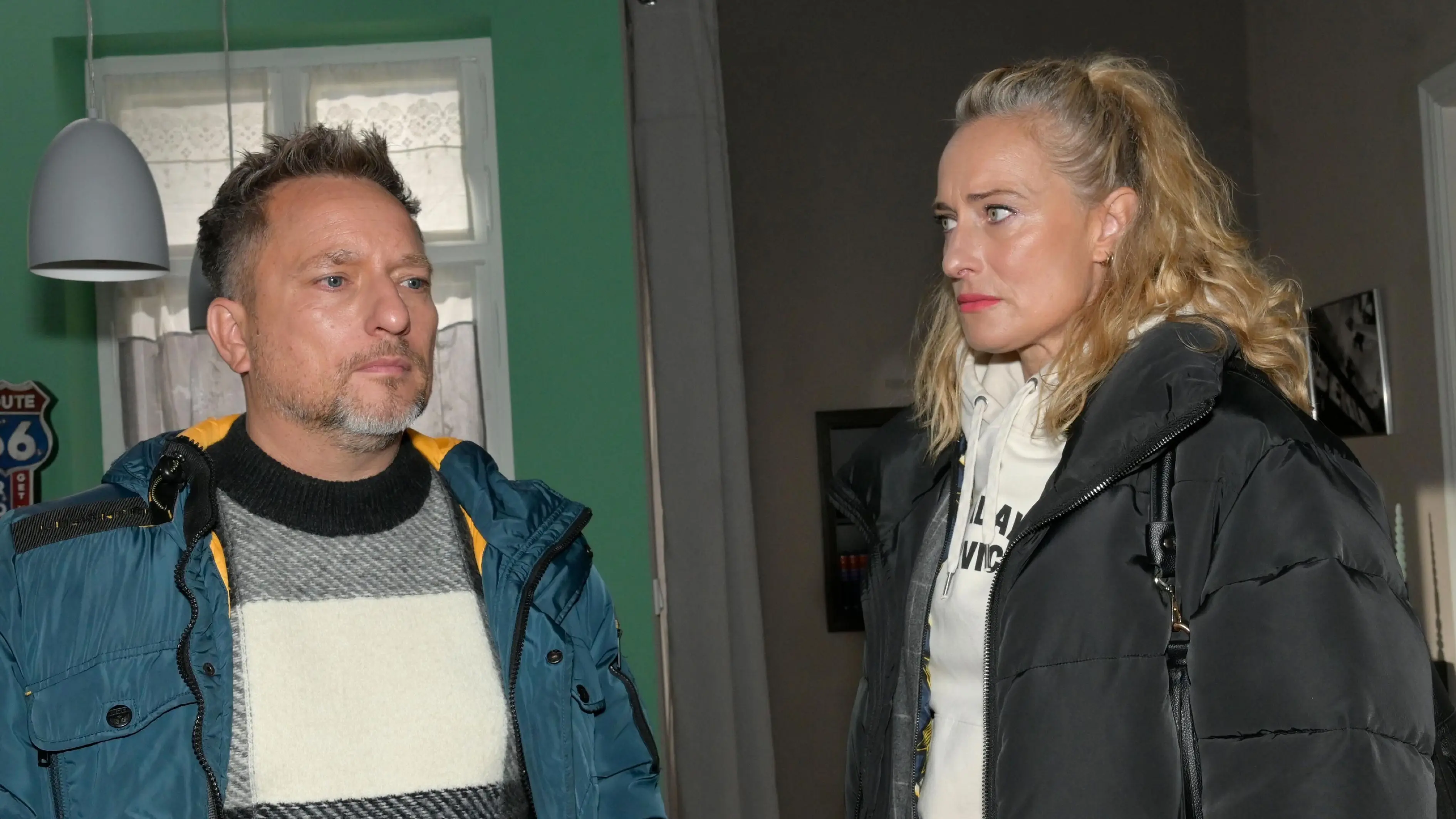 Michi (Lars Pape) beendet die Beziehung mit Maren (Eva Mona Rodekirchen).