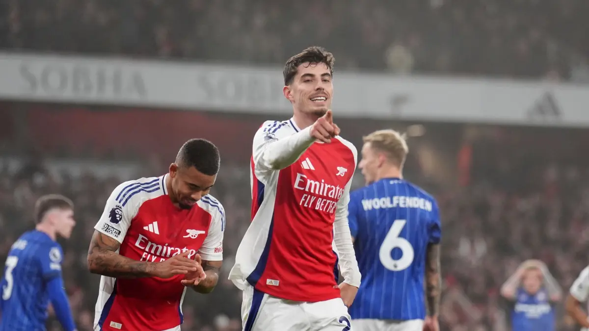 FC Arsenal - Ipswich Town: 27.12.2024, Großbritannien, London: Fußball: Premier League, England, FC Arsenal - Ipswich Town im Emirates Stadium, Arsenals Kai Havertz feiert den ersten Treffer seiner Mannschaft. Foto: John Walton/PA Wire/dpa +++ dpa-Bildfunk +++