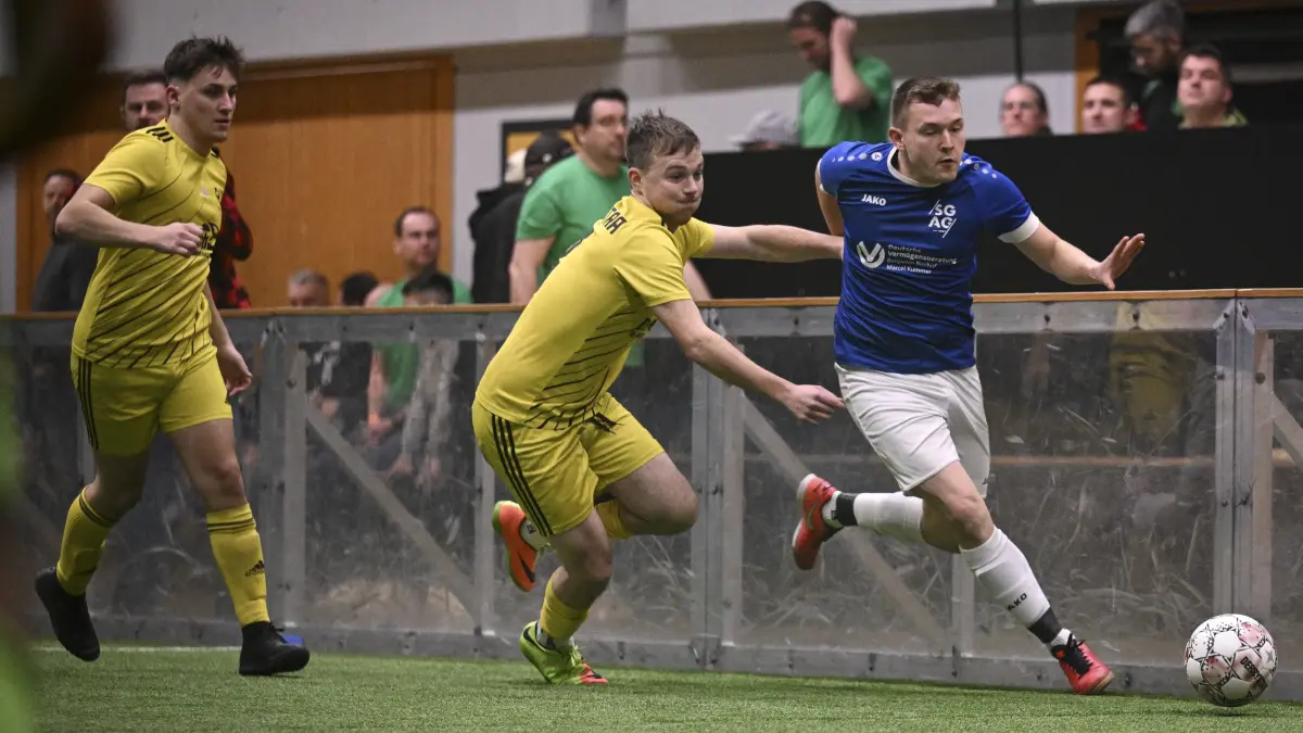 Die SG Altheim-Grünmettstetten (blau) hat das Auftaktspiel gegen die SGM Betra klar mit 5:1 gewonnen