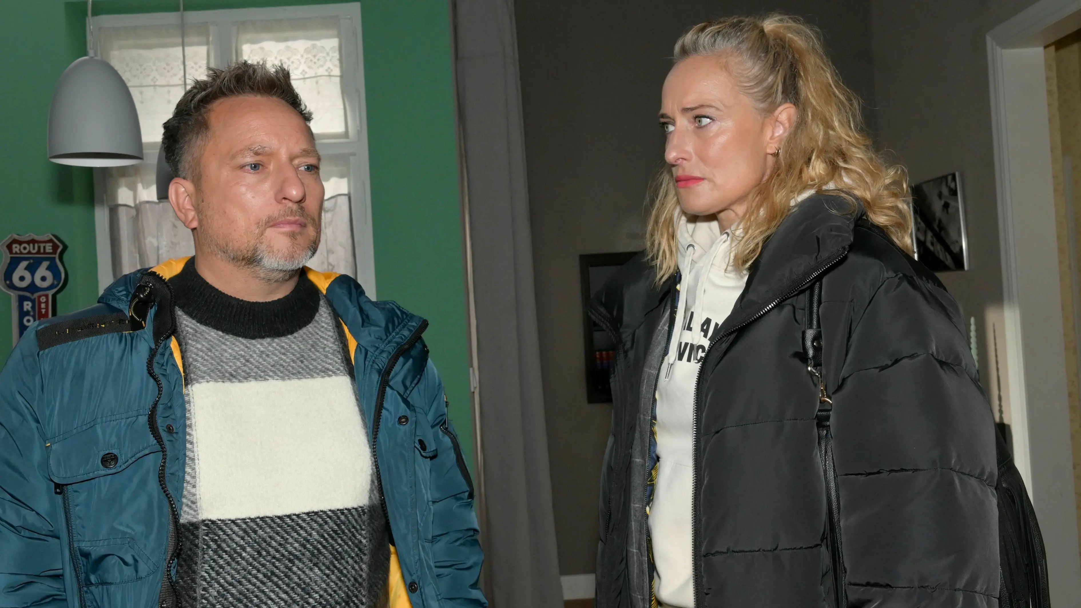 Michi (Lars Pape) beendet die Beziehung mit Maren (Eva Mona Rodekirchen).