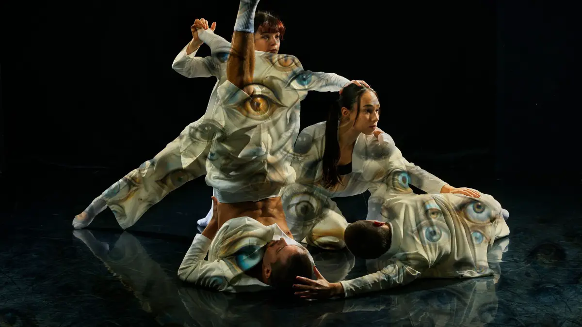 Surrealismus auf Tanzbühne: Eine Szene aus "Dreamscape", der neuen Choreografie von Domenico Strazzeri.