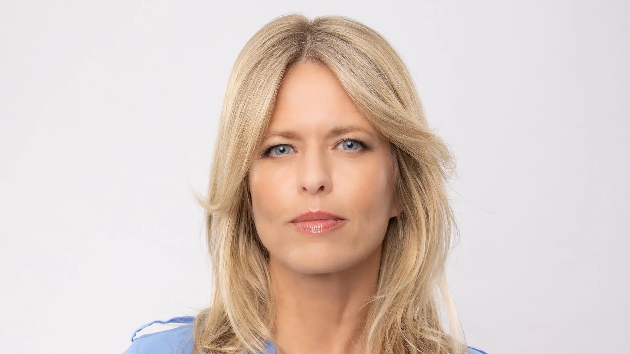 Patrizia (Miriam Lahnstein) spricht eine deutliche Drohung aus.