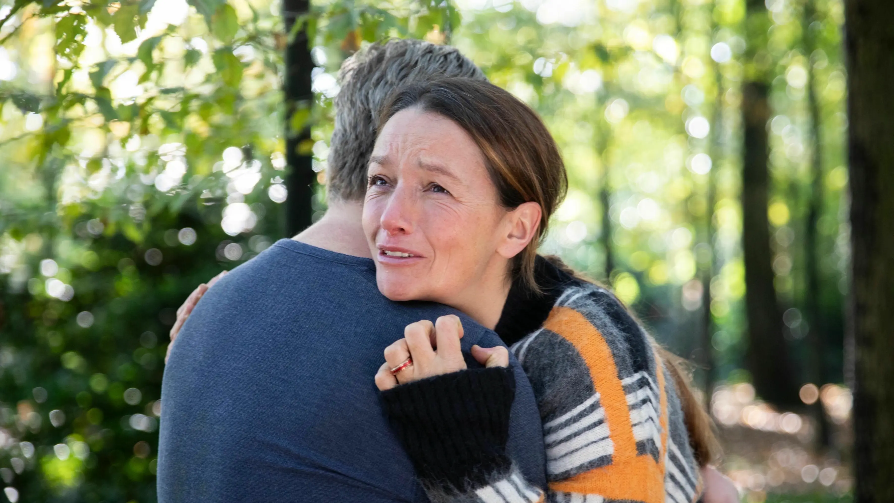 Für Jenny (Kaja Schmidt-Tychsen) bricht nach Justus' Tod eine Welt zusammen.