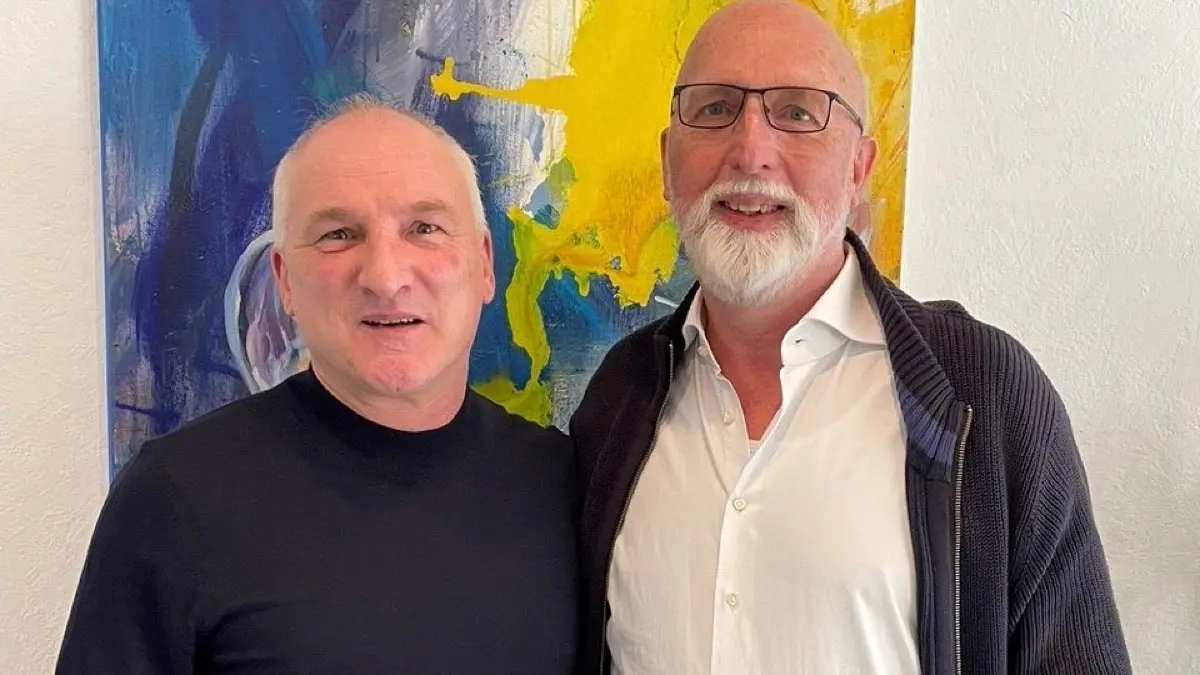 Der Vorsitzende der Kreisärzteschaft Crailsheim, Dr. Gunther Gropper (links), und sein Vorgänger Dr. Helmut Kopp sprechen über die Veränderungen im Gesundheitsbereich.