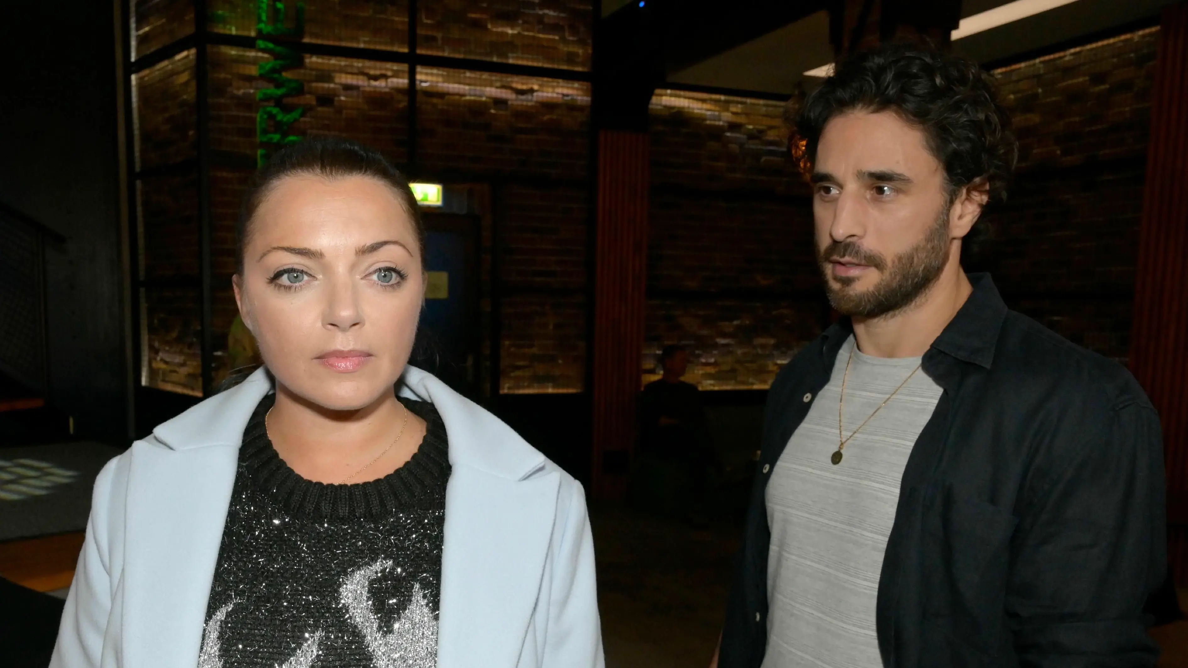 Emily (Anne Menden) kann Tobias (Jan Kittmann) nur schwer widerstehen.