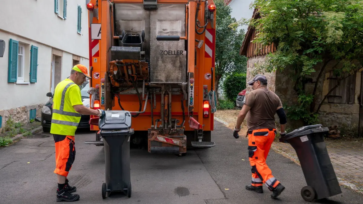 (ohne Überschrift): Vorsicht: Dieses Foto ist möglicherweise nur für den einstigen Verlag Schwäbisches Tagblatt verwendbar. Kommunale Service Betriebe Tübingen KST Müllabfuhr
23.06.23 Bild: Ulrich Metz