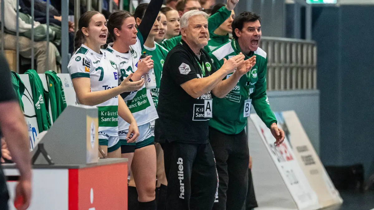 HSG Bensheim/Auerbach vs. Frisch Auf Goeppingen, Handball, 1. Bundesliga, Spielzeit 2024/2025, 16.11.2024: Nico Kiener, Cheftrainer (Frisch Auf Frauen) ist unzufrieden mit seiner Mannschaft, HSG Bensheim/Auerbach vs. Frisch Auf Goeppingen, Handball, 1. Bundesliga, Spielzeit 2024/2025, 16.11.2024
Foto: EIBNER/Michael Schmidt