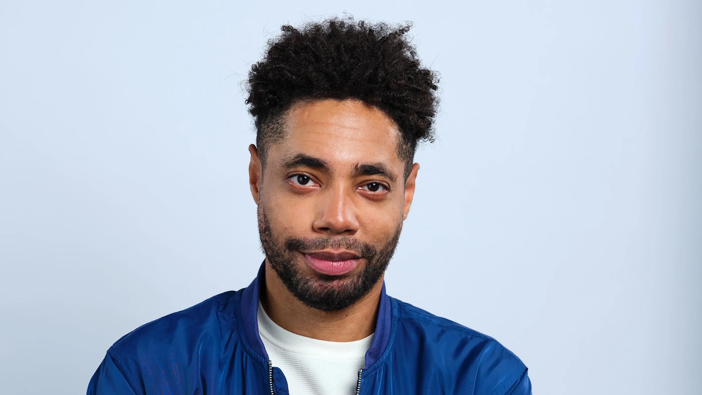 Theo (Julius Dombrink) könnte seine Konditorei verlieren.