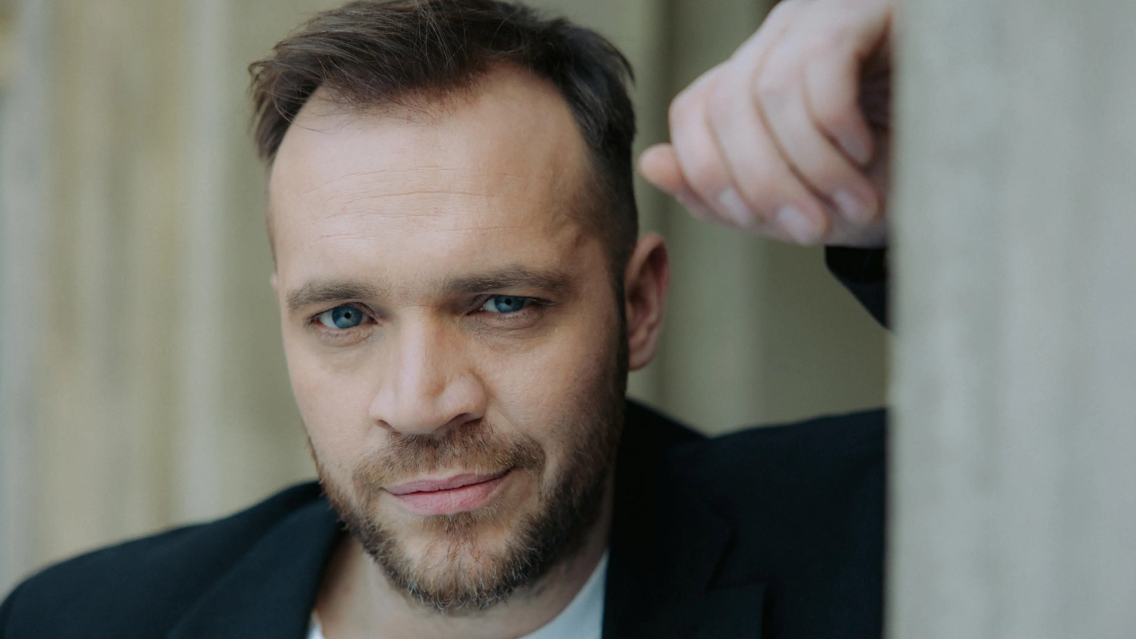 Erik (Patrick Heinrich) bekommt Ärger mit der Polizei.