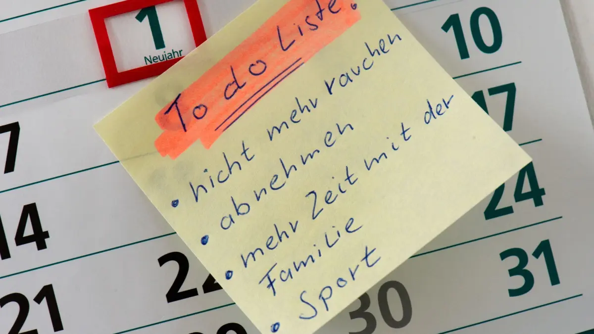 Gute Vorsätze fürs neue Jahr: ILLUSTRATION - Gute Vorsätze fürs neue Jahr: Gewohnheiten zu ändern, erfordert Motivation und die richtige Strategie. (zu dpa: «Wie man seine Neujahrsvorsätze einhält») Foto: Arno Burgi/dpa-Zentralbild/dpa - Honorarfrei nur für Bezieher des dpa-Themendienstes +++ dpa-Themendienst +++