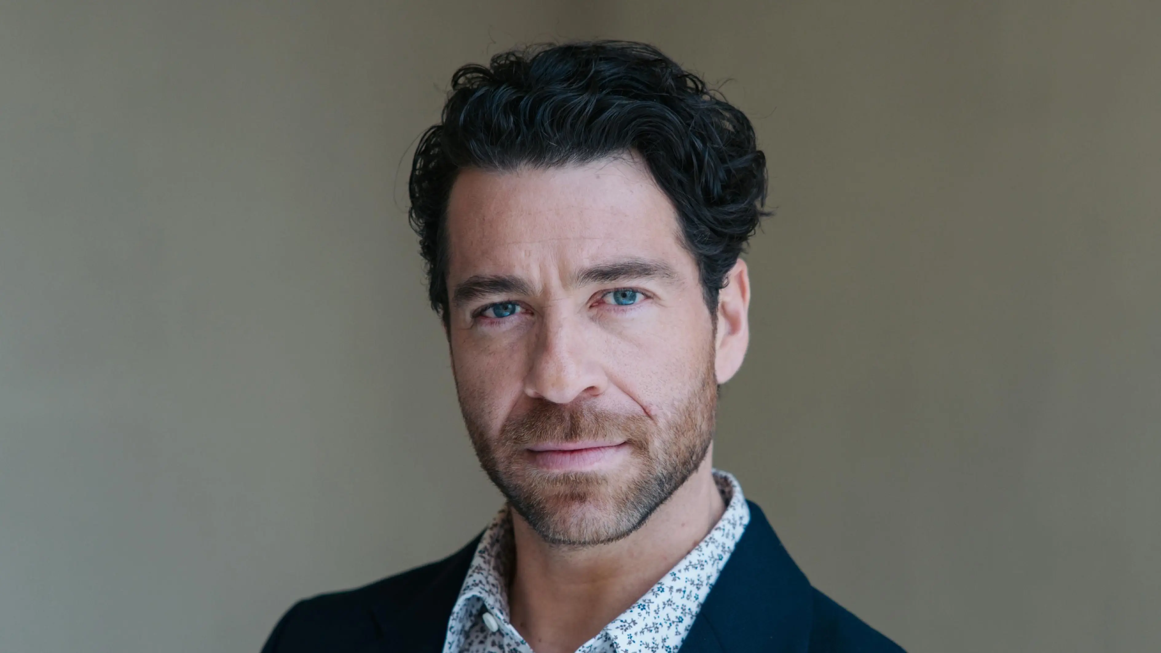 Carlos (Patrick Fernandez) gerät erneut ins Visier der Polizei.