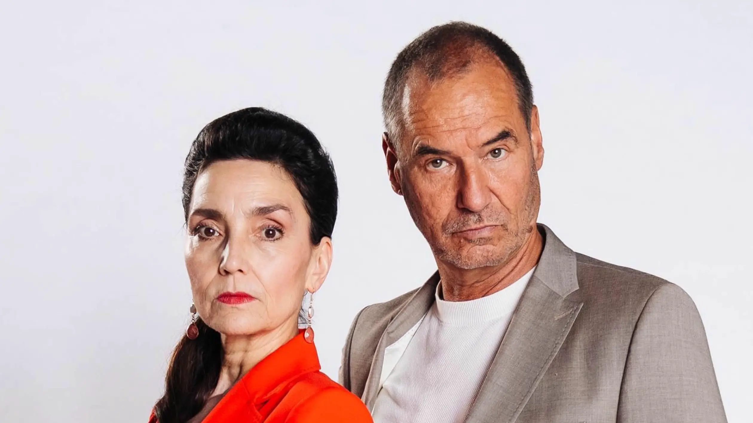 Simone (Tatjana Clasing) bringt ihren Mann Richard (Silvan-Pierre Leirich) auf eine falsche Fährte.