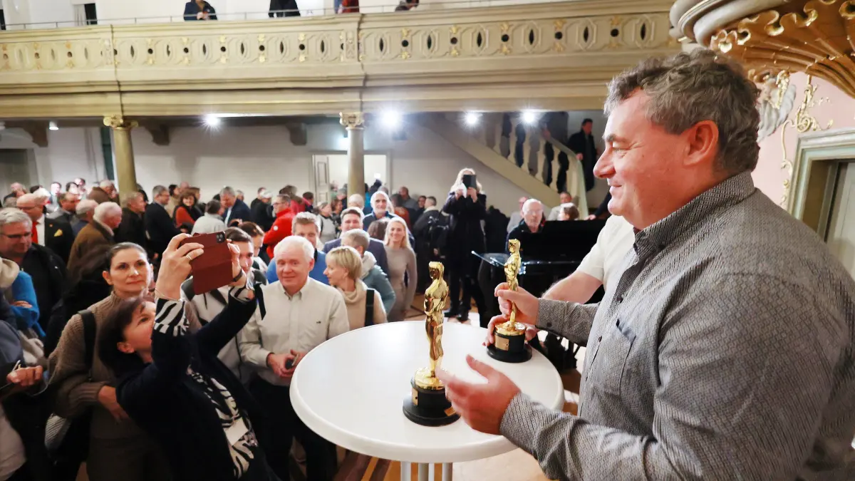 Benefizveranstaltung Kiwanis International in Schwäbisch Hall mit Gerd Nefzer: Sepzialeffekt-Künstler und Oscar - Oscar-Preisträger Gerd Nefzer spricht vor rund 250 Besuchern in der vollen Hospitalkirche über seine Visual Effects u. a. Blade Runner und Dune