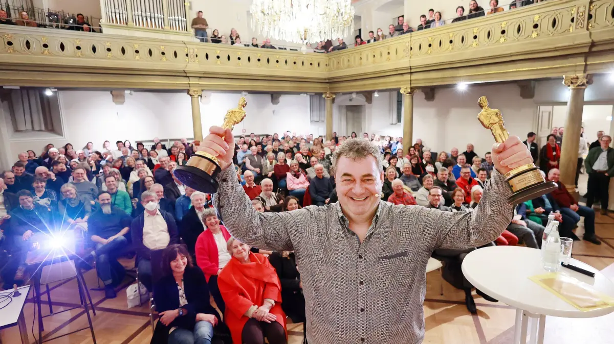 Benefizveranstaltung Kiwanis International in Schwäbisch Hall mit Gerd Nefzer: Sepzialeffekt-Künstler und Oscar - Oscar-Preisträger Gerd Nefzer spricht vor rund 250 Besuchern in der vollen Hospitalkirche über seine Visual Effects u. a. Blade Runner und Dune
