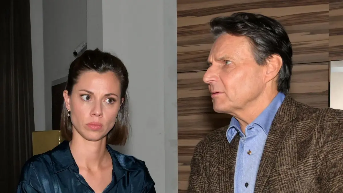 Matilda (Anna-Katharina Fecher) hat es auf ihren Vater Jo Gerner (Wolfgang Bahro) abgesehen.