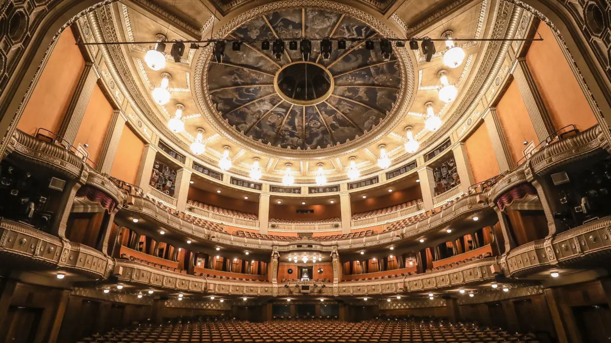 01.12.2019, Baden-Württemberg, Stuttgart: Blick in den Innenraum des Opernhauses der Staatsoper Stuttgart. Foto: Lichtgut/Christoph Schmidt