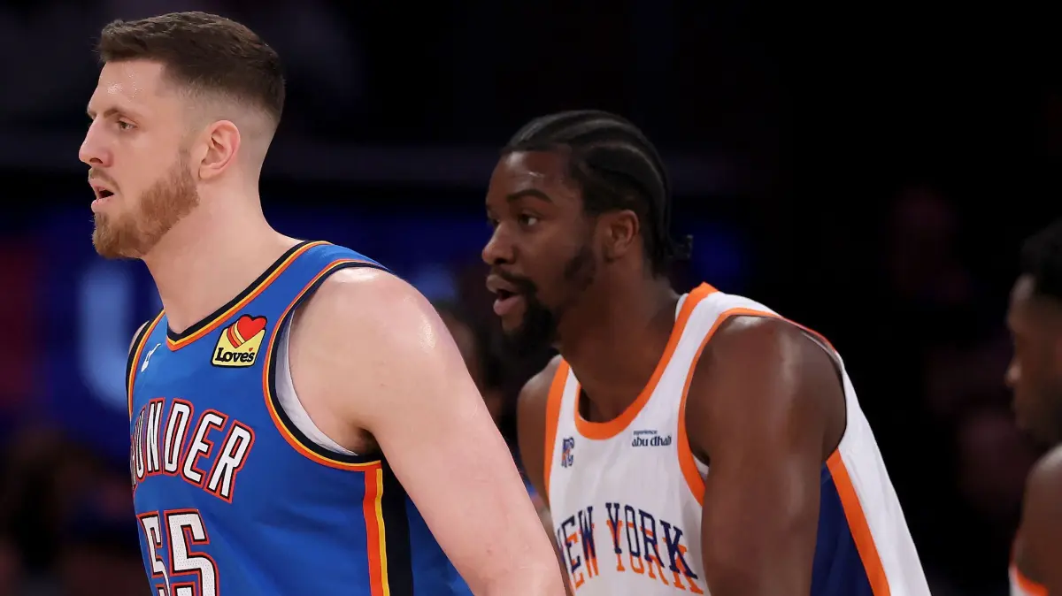 Oklahoma City Thunder v New York Knicks: NEW YORK, NEW YORK - JANUARY 10: Isaiah Hartenstein #55 of the Oklahoma City Thunder and Ariel Hukporti #55 of the New York Knicks get in position during the fourth quarter at Madison Square Garden on January 10, 2025 in New York City. The Oklahoma City Thunder defeated the New York Knicks 126-101. NOTE TO USER: User expressly acknowledges and agrees that, by downloading and or using this photograph, User is consenting to the terms and conditions of the Getty Images License Agreement. Elsa/Getty Images/AFP (Photo by ELSA / GETTY IMAGES NORTH AMERICA / Getty Images via AFP)