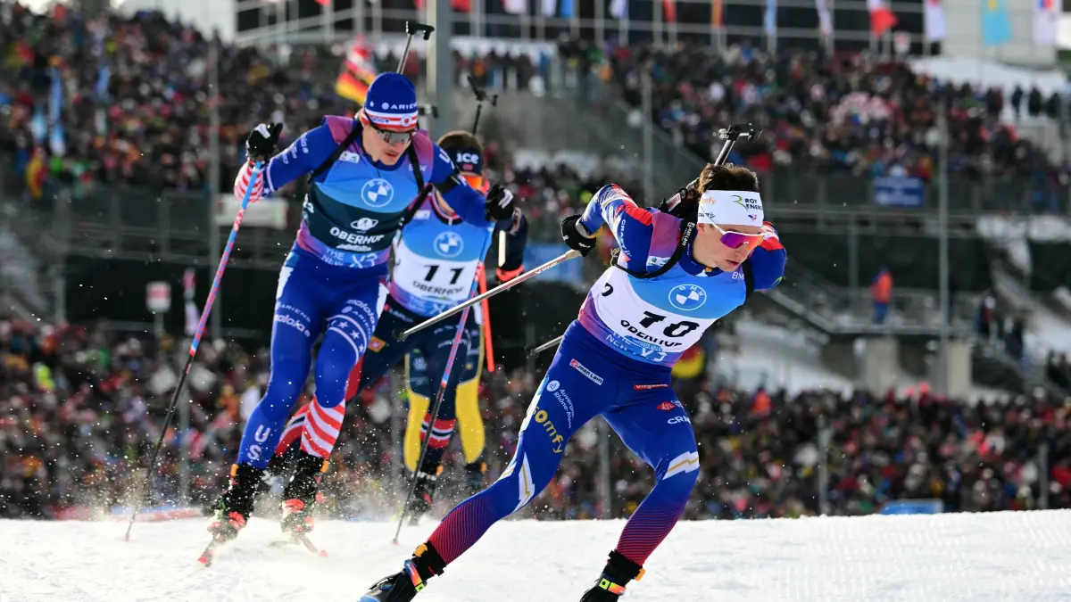 France's Eric Perrot (R) competes during the men's 12,5km pursuit event of the IBU Biathlon World Cup in Oberhof on January 11, 2025. (Photo by Tobias SCHWARZ / AFP)