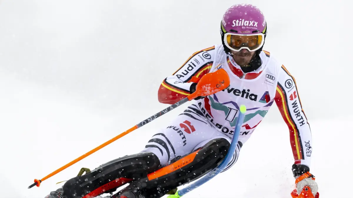 Ski Alpin Weltcup in Adelboden: 11.01.2025, Schweiz, Adelboden: Ski Alpin, Weltcup, Slalom, Herren, 1. Durchgang: Linus Strasser aus Deutschland in Aktion. Foto: Anthony Anex/KEYSTONE/dpa +++ dpa-Bildfunk +++