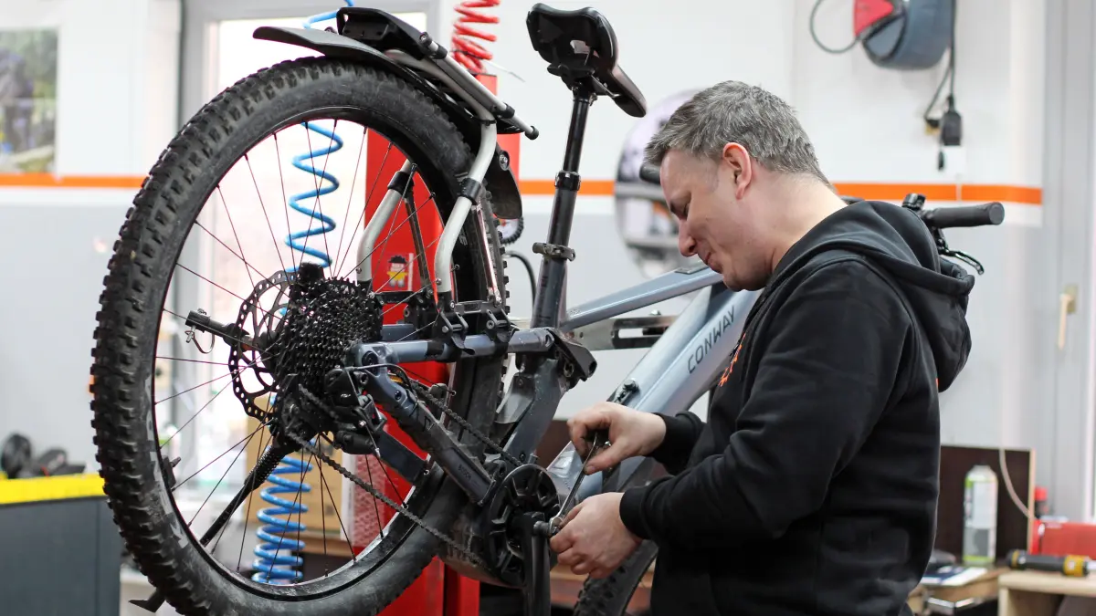 Radfahren Reparatur bei Firma Sauer in Betzingen