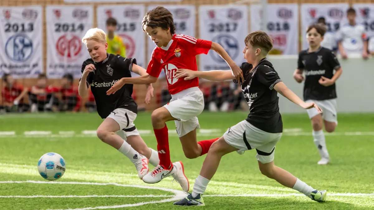 Internationales Turnier U13 Vereinsservice-Cup 2025 Munderkingen Hallenfußball Mainz 05 (rot) gegen Mönchengladbach