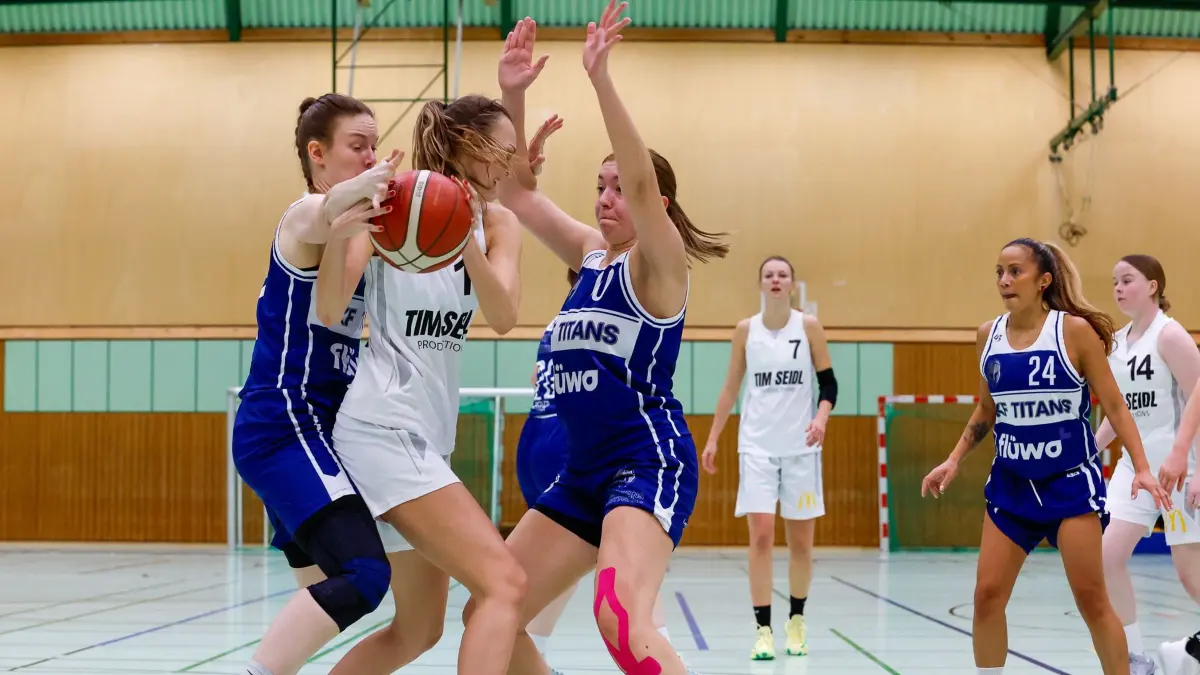 Basketball Regionalliga Frauen Saison 2024/25 TSG Schwäbisch Hall Flyers - Titans Stuttgart 56:67
