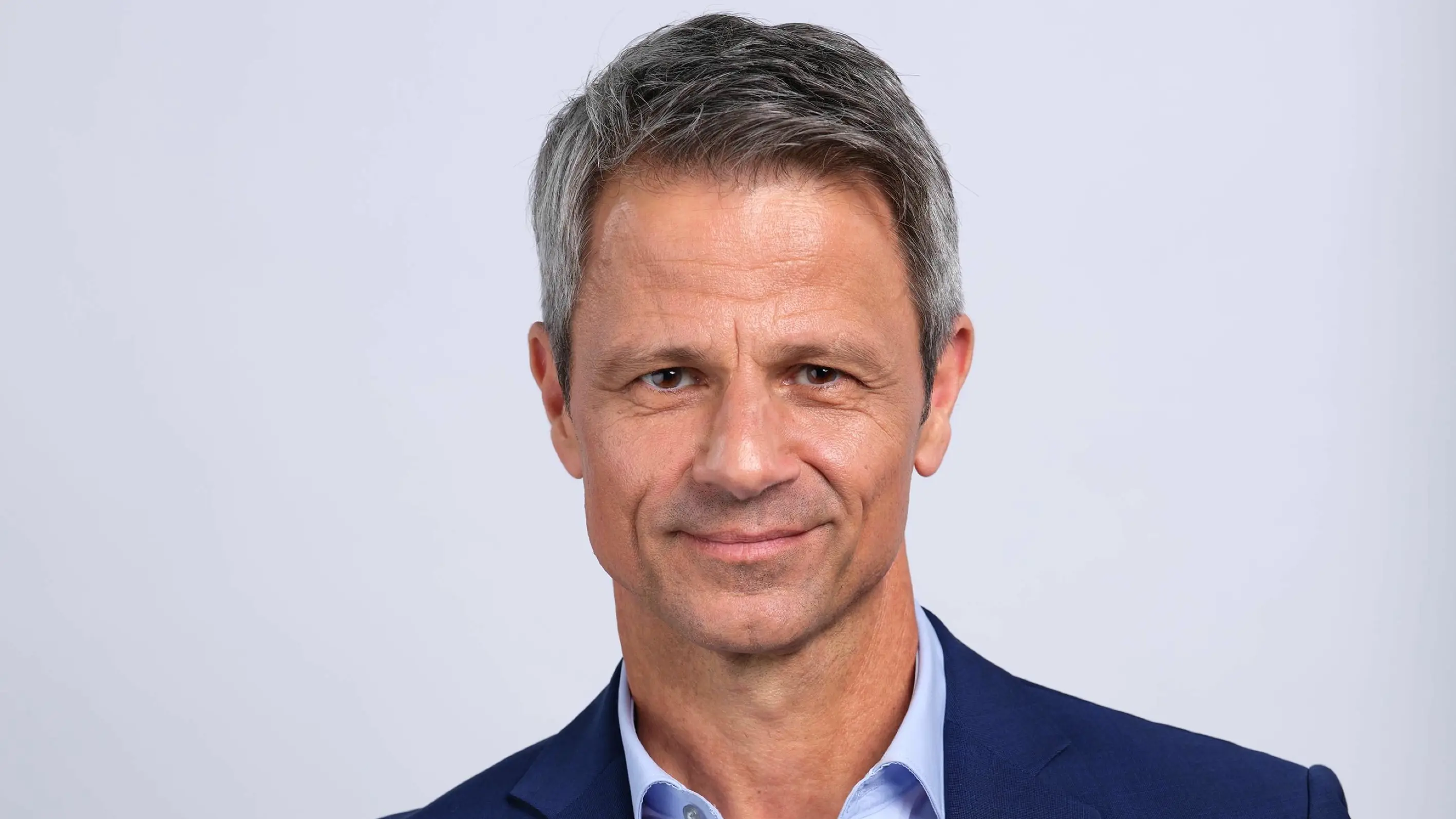 Beneditk (Jens Hajek) liebt Ute weiterhin.