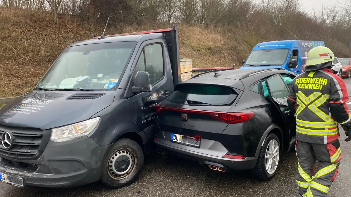 Insgesamt 21 Fahrzeuge waren in verschiedene Unfälle verwickelt.