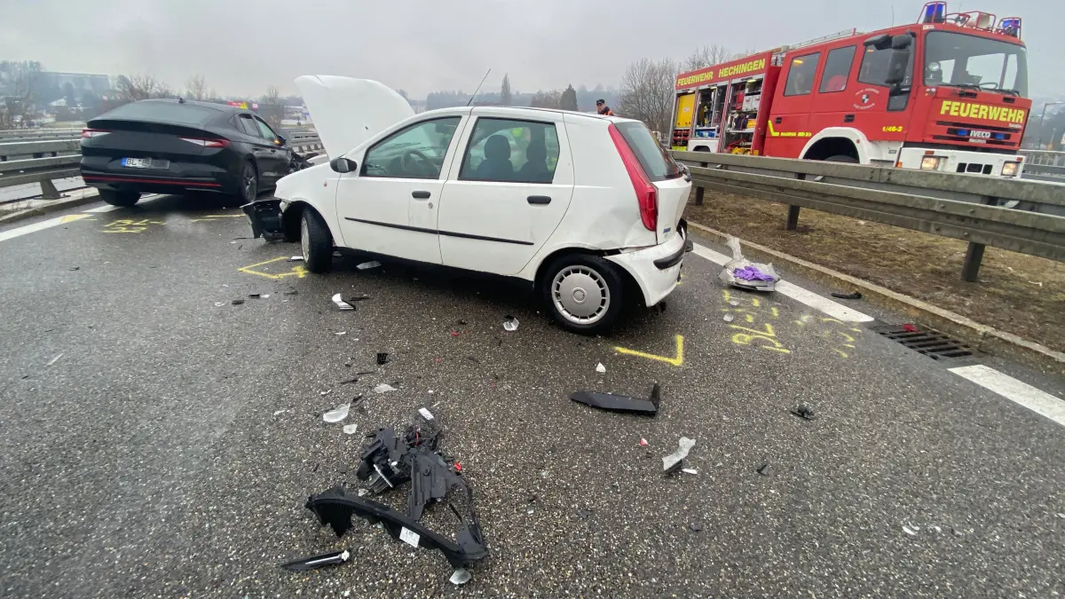 Unübersichtlich war die Lage für die Einsatzkräfte am Mittwochmorgen auf der B27.