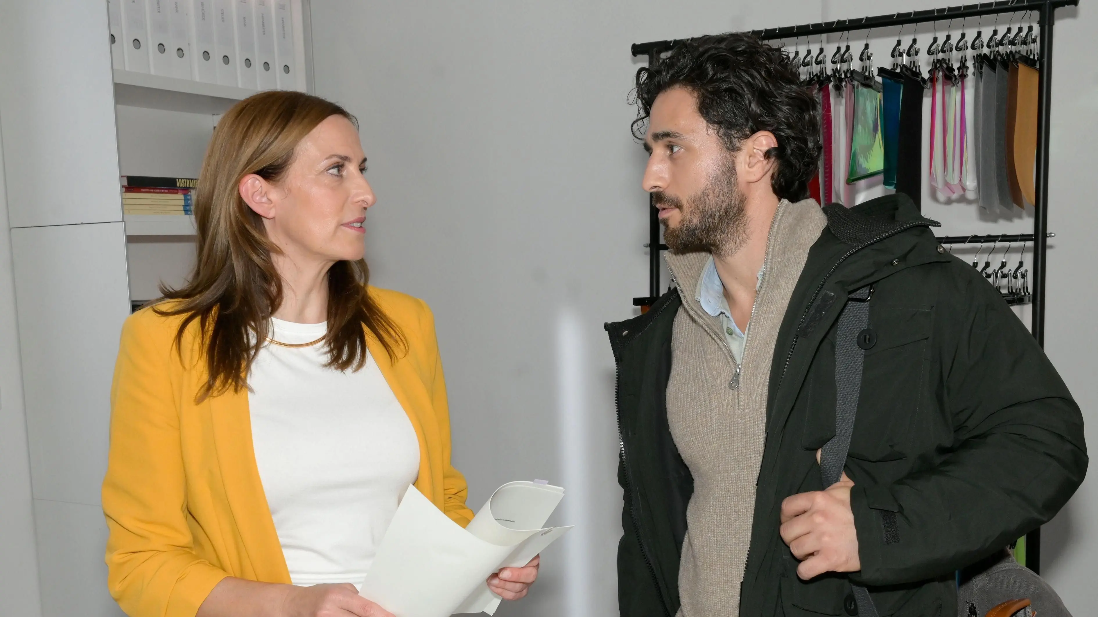 Katrin (Ulrike Frank) und Tobias (Jan Kittmann) lassen sich scheiden.