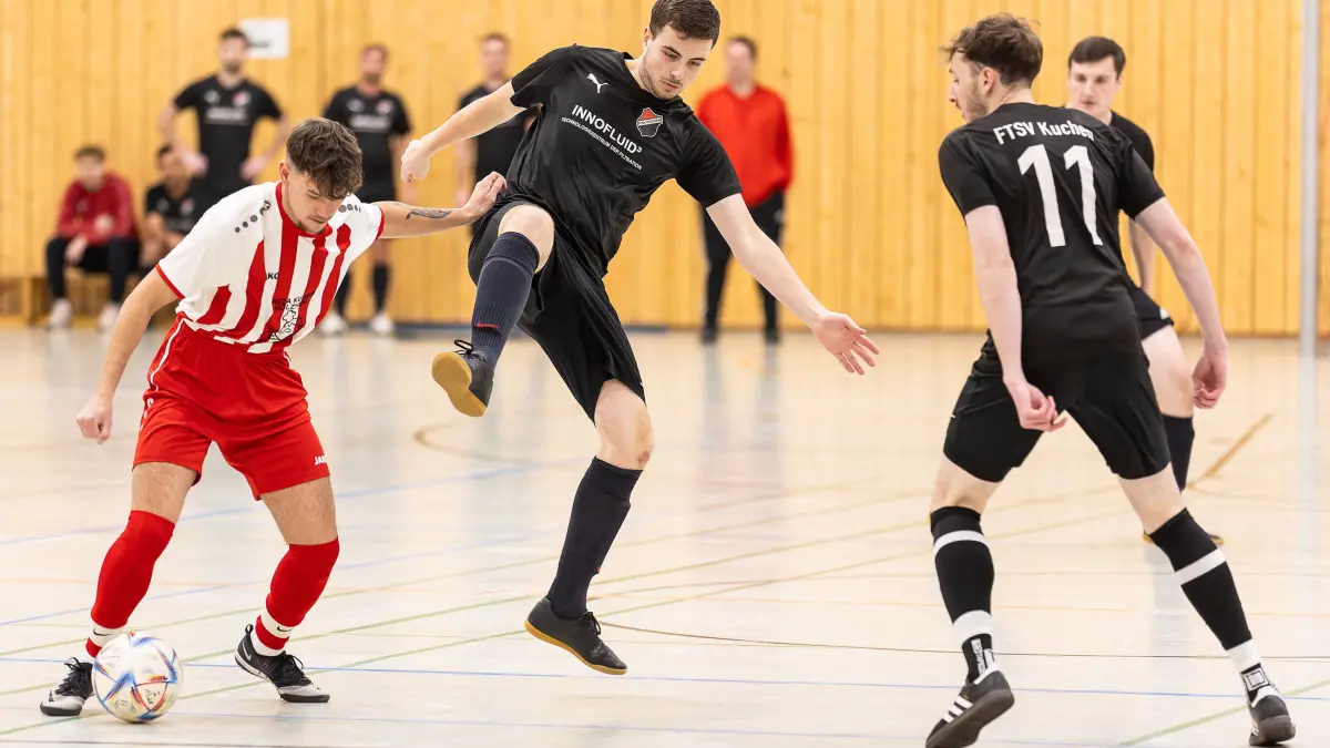 Hallenfußball: Hallenfußball; Kreisliga B Hallenturnier FTSV Kuchen;
FTSV Kuchen II - TB Holzheim;
12.01.2024; Ankenhalle, Kuchen.
Foto: Thomas Madel
