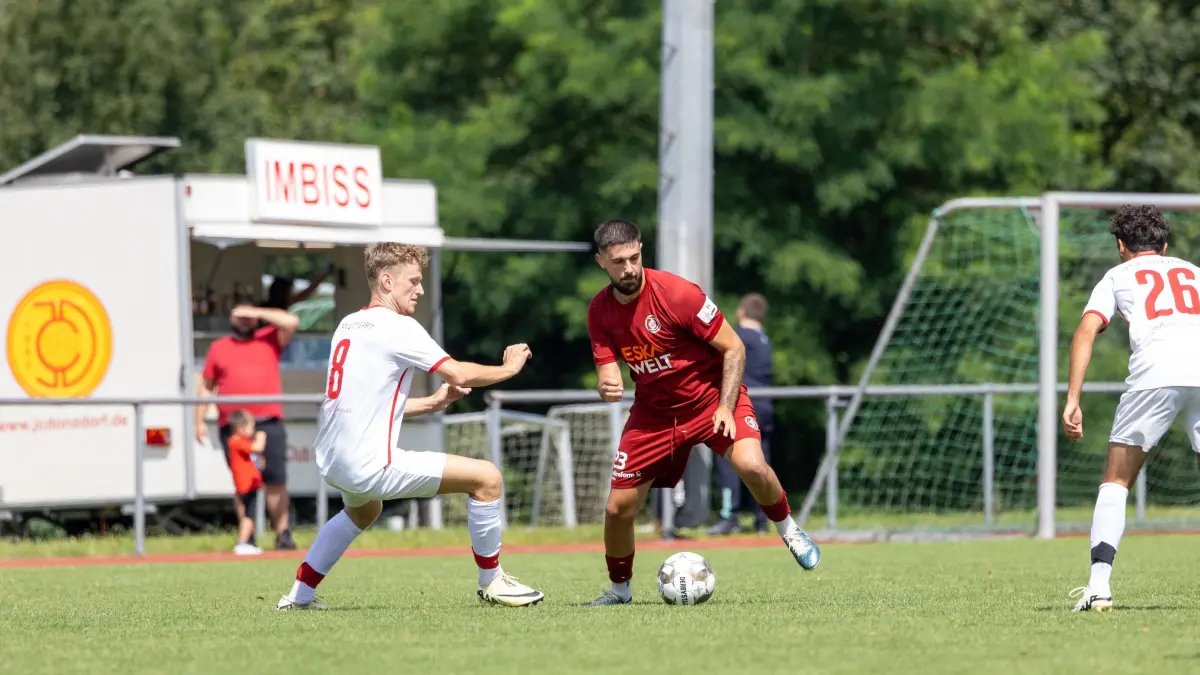 Donzdorfer JC (rot) vs. MTV Stuttgart (weiß), Fussball, DB Regio-WFV-Pokal, Saison 20242025, Rasenplatz, Lautertal Stadion, Suessener Strasse 16, 73072 Donzdorf, 28.07.2024 - 1200 Uhr: Ivan Cabraja (Donzdorfer JC #23),
Donzdorfer JC (rot) vs. MTV Stuttgart (weiß), Fussball, DB Regio-WFV-Pokal, Saison 20242025, Rasenplatz, Lautertal Stadion, Suessener Strasse 16, 73072 Donzdorf, 28.07.2024 - 1200 Uhr,
Foto: PhotoPeet-Sportfotografie/Peter Harich