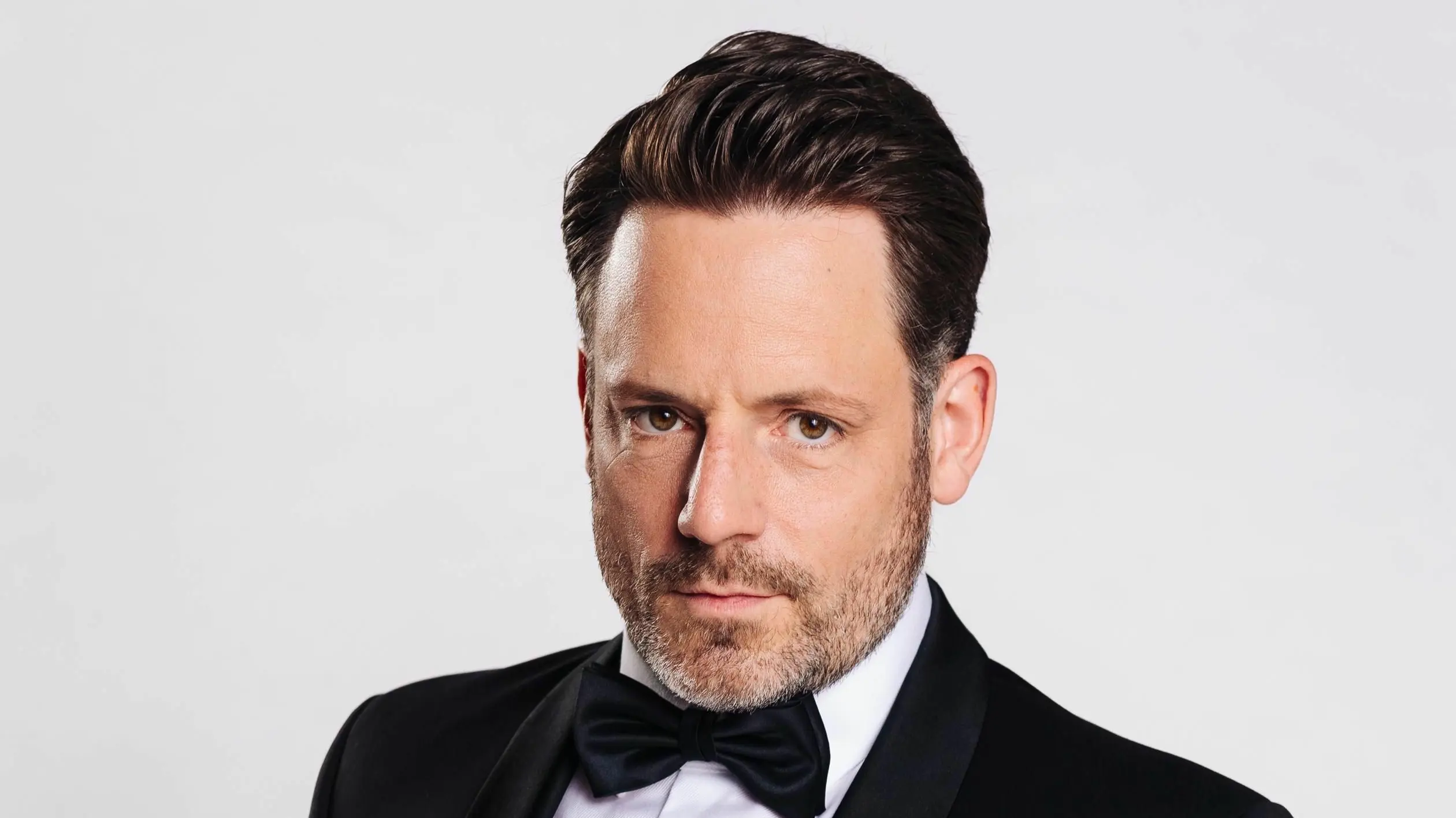 Justus Albrecht (Matthias Brüggenolte) ist ums Leben gekommen. Seitdem herrscht Unruhe im Zentrum.