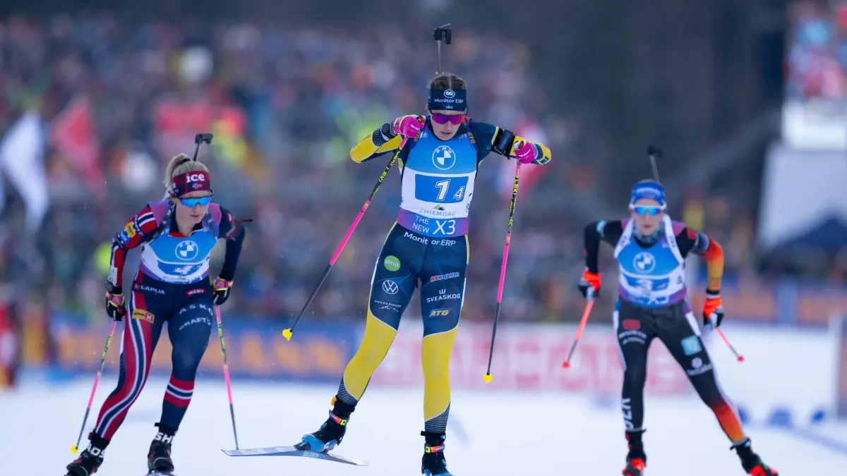 Biathlon Weltcup Ruhpolding: 18.01.2025, Bayern, Ruhpolding: Biathlon: Weltcup, Staffel 4 x 6 km, Damen in der Chiemgau Arena. Ragnhild Femsteinevik (l-r) aus Norwegen, Elvira Öberg aus Schweden und Franziska Preuss aus Deutschland in Aktion. Foto: Sven Hoppe/dpa +++ dpa-Bildfunk +++