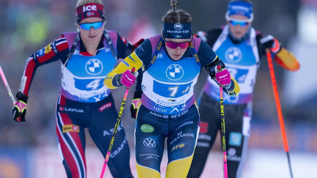 Biathlon Weltcup Ruhpolding: 18.01.2025, Bayern, Ruhpolding: Biathlon: Weltcup, Staffel 4 x 6 km, Damen in der Chiemgau Arena. Ragnhild Femsteinevik (l-r) aus Norwegen, Elvira Öberg aus Schweden und Franziska Preuss aus Deutschland in Aktion. Foto: Sven Hoppe/dpa +++ dpa-Bildfunk +++
