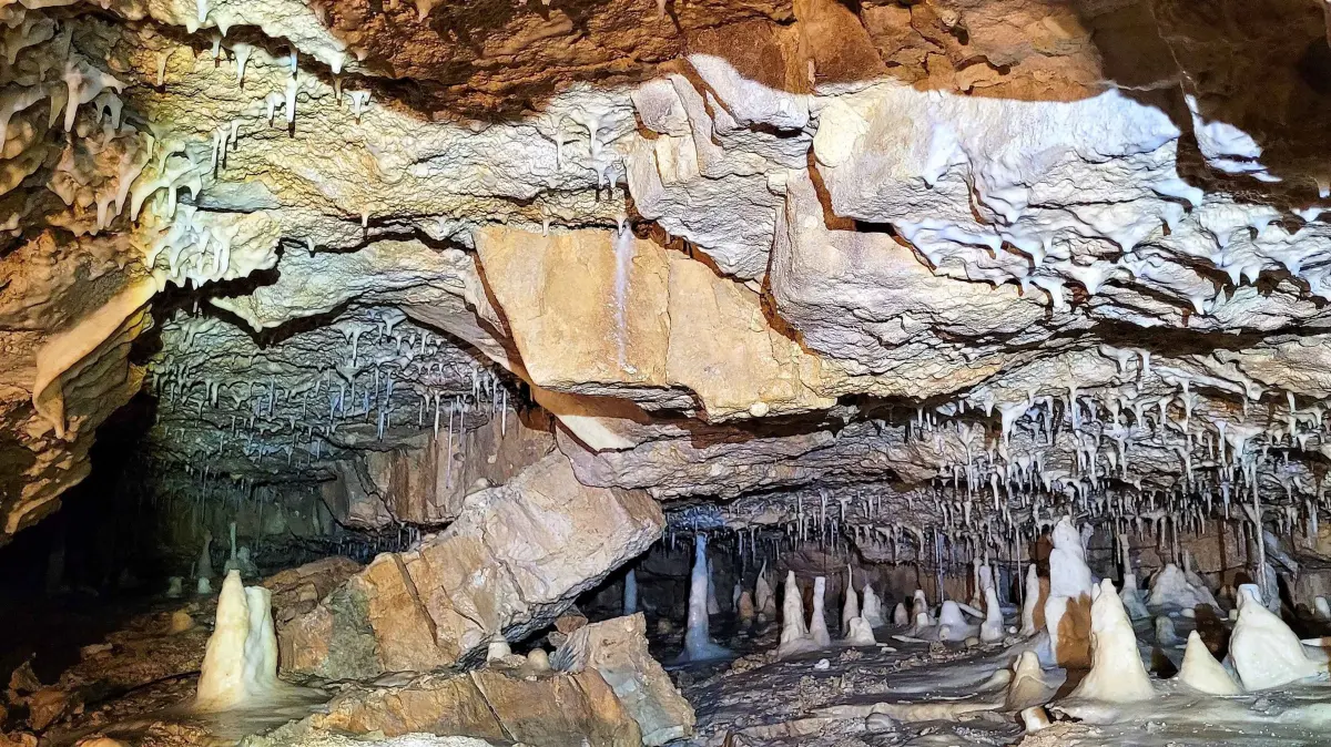 Tropfsteinhöhle Hülben