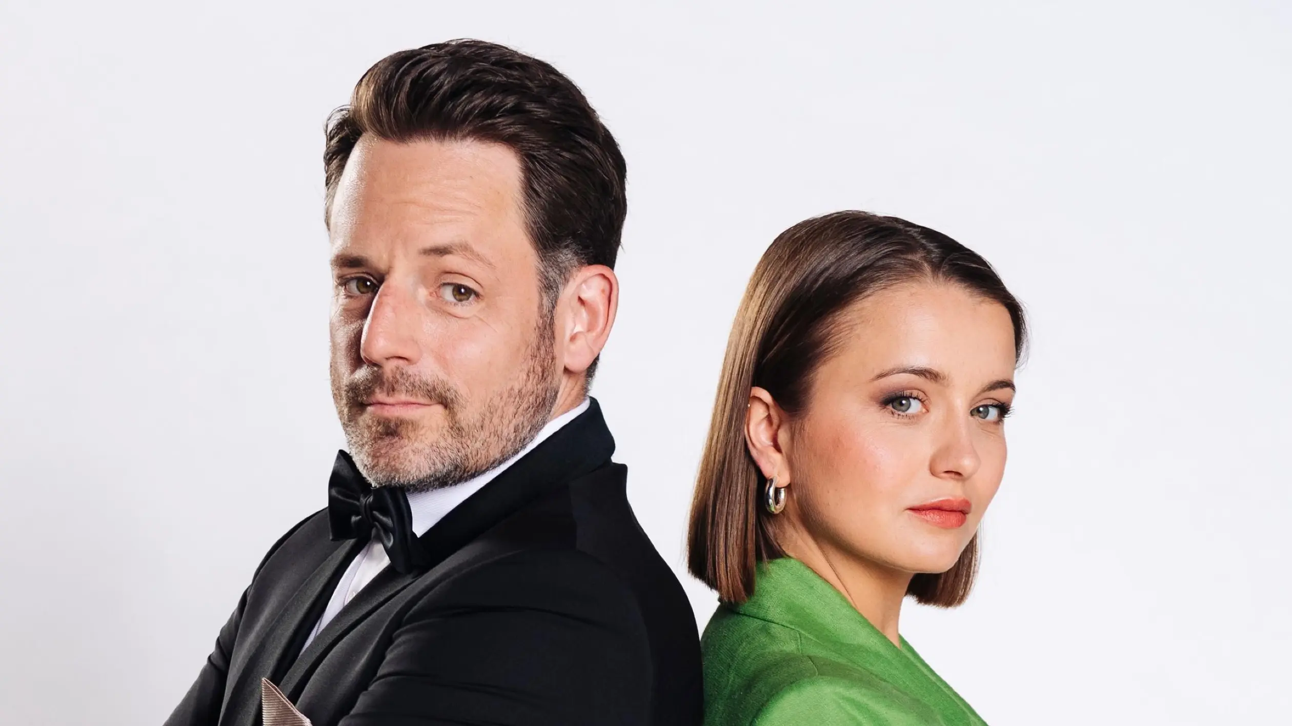 Ein erfolgreiches Duo: Justus Albrecht (Matthias Brüggenolte) und seine Assistentin Lucie Ziegler (Julia Wiedemann).